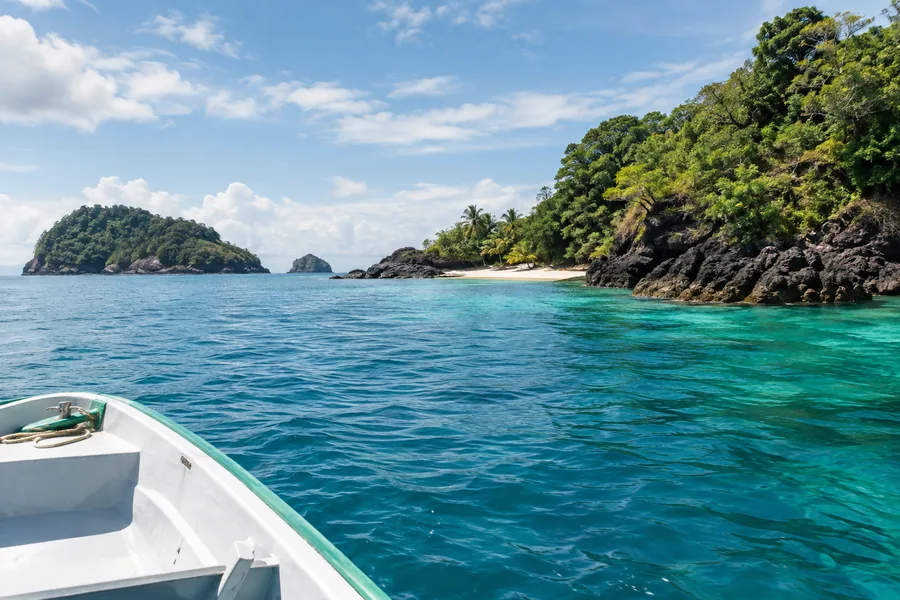 Inseln und Sehenswürdigkeiten an Land bei Bootstouren im Coiba-Nationalpark, Santa Catalina, Panama